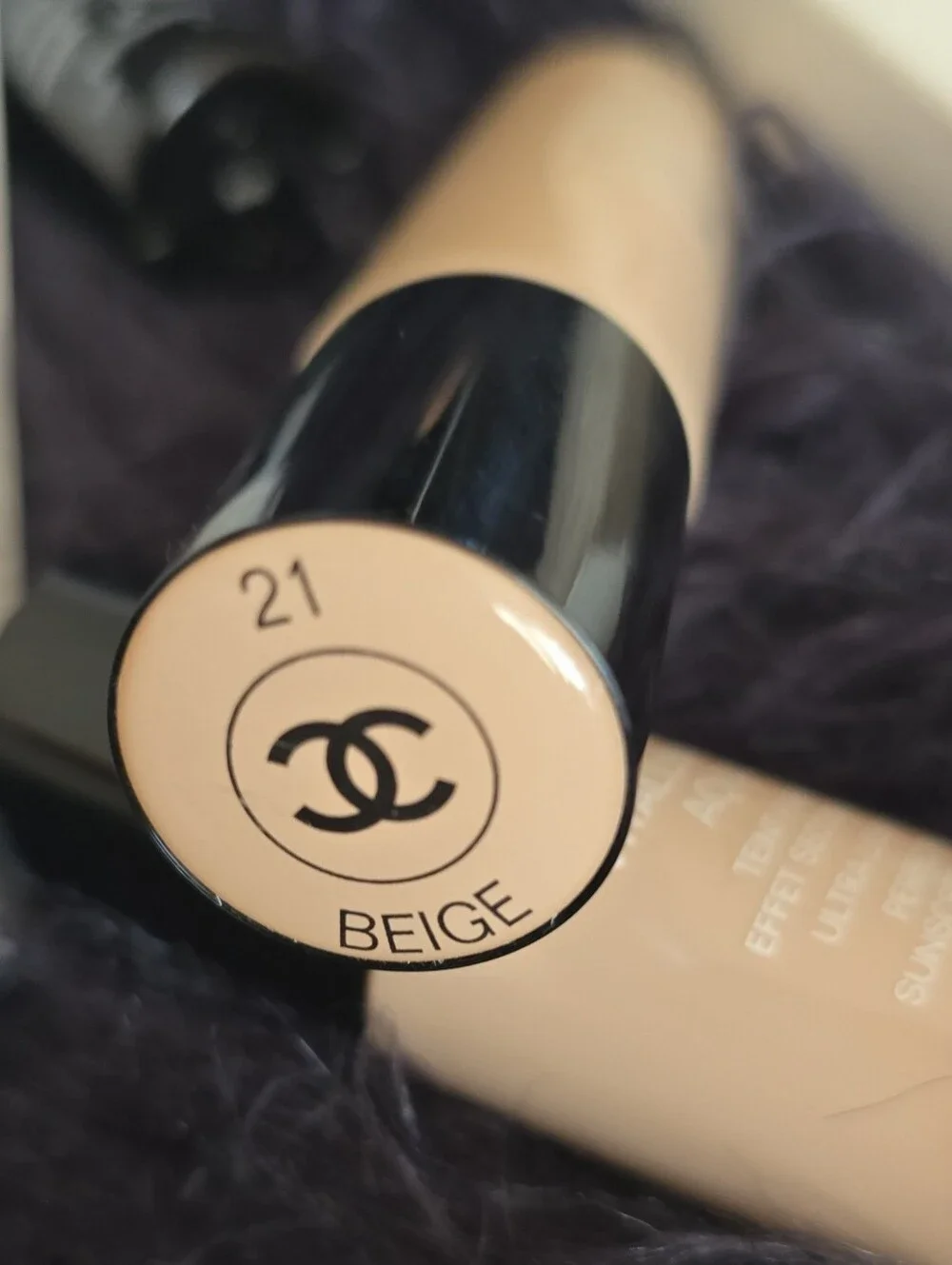 CHANEL Vitalumière Aqua Foundation -#21 Beige